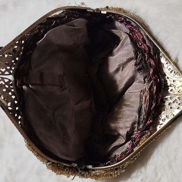 VINTAGE  BEADED HAND BAG. - Picture 8 of 10